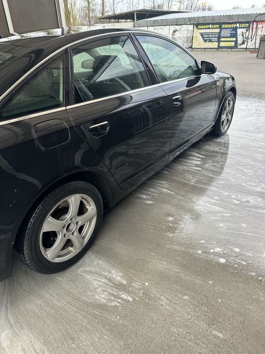 Свіжо пригнана Audi A6C6