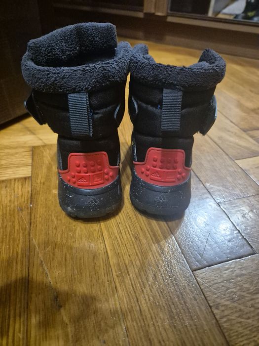 Продам зимове взуття фірми adidas