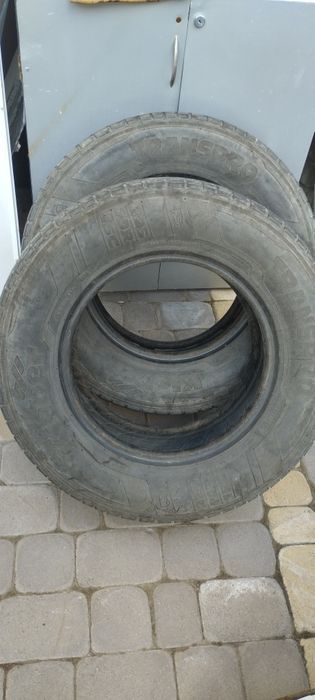 Продам дві шини 225/75 R15 С