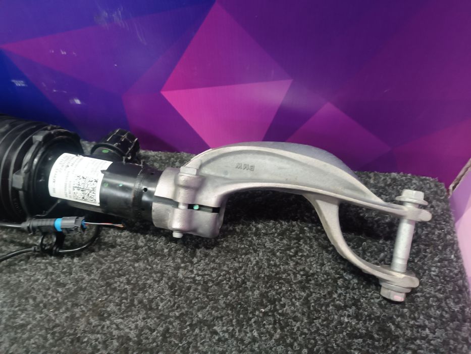 Пневмостійка передня ліва BMW G07 37106869035 Пневмостойка Балон