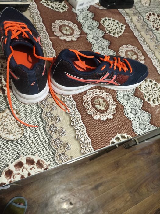 Три пари кросівок. Asics Patriot, Skechers, Demix
