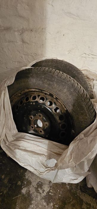 Felgi stalowe z oponami 215/55 R16