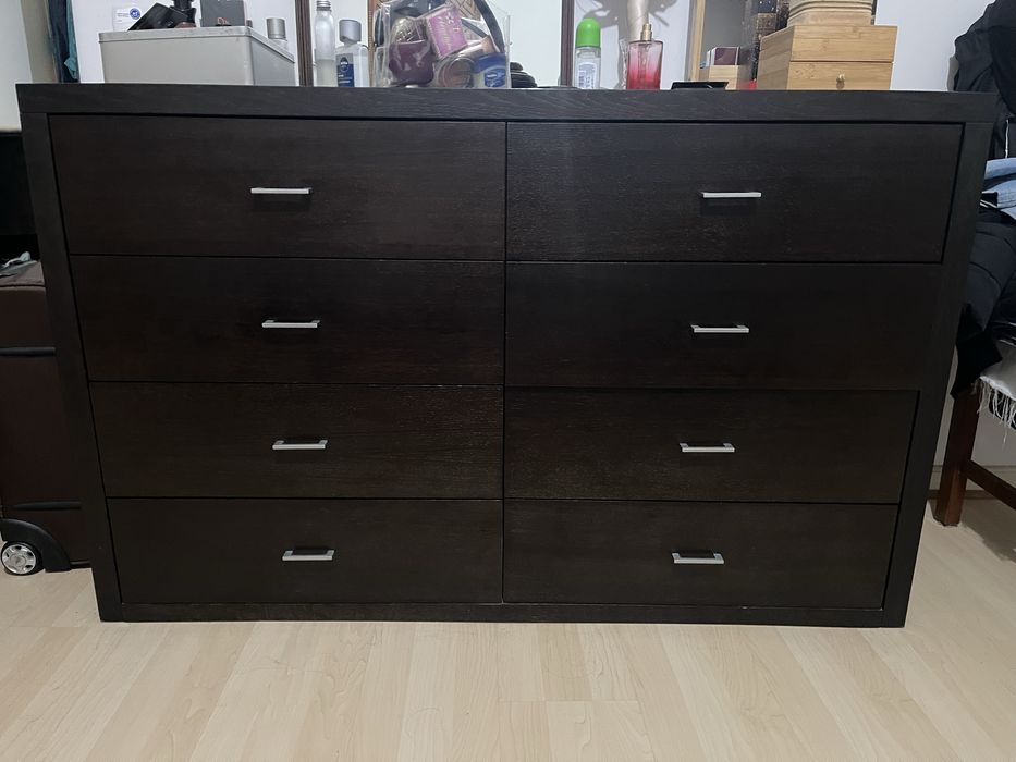 Cómoda de quarto com 8 gavetas e duas mesinhas de cabeceira