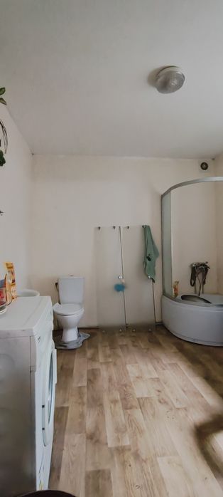 Продаж будинку  з окремим подвір'ям .