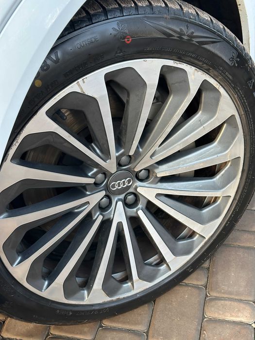 Продам Audi e-tron 2019 рік можлива розстрочка,кредит,обмін!