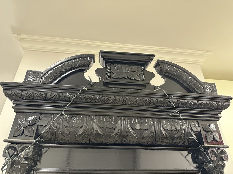 Два старовинні дзеркала і косметичний столик, початок ХХ ст.