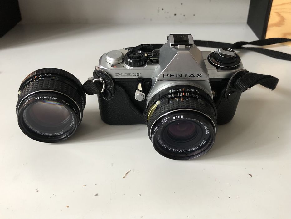 Pentax ME Super + 28mm f/2.8 + 50mm f/1.4 + mala de proteção
