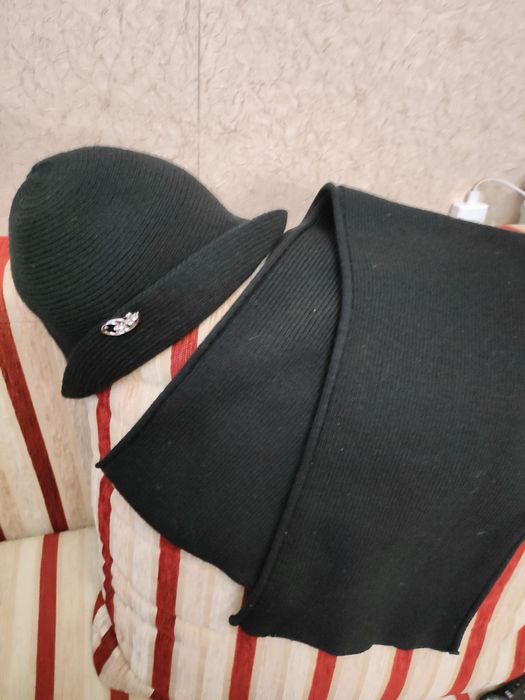 Продам жіночий набір шапку та шарф