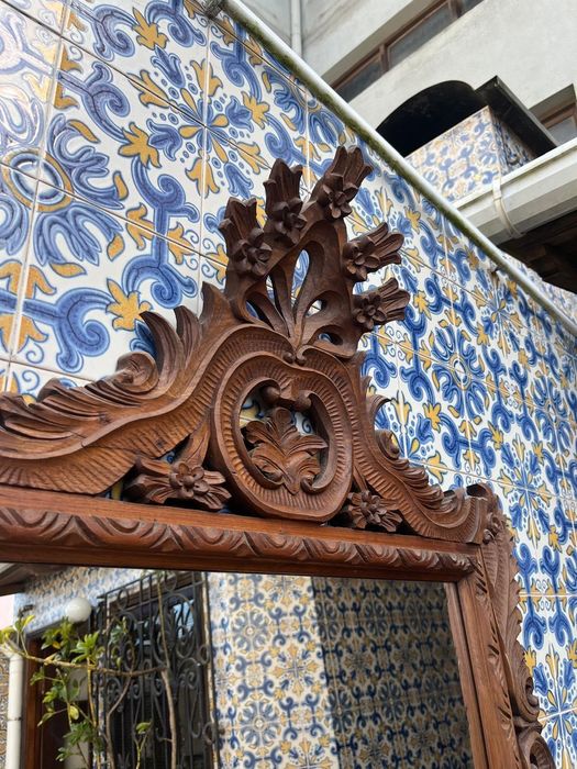 Espelho em madeira trabalhada