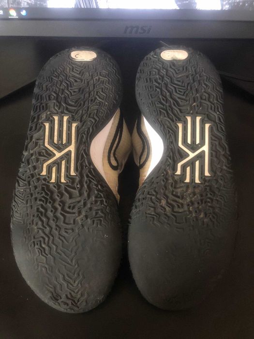 баскетбольні кросівки Nike Kyrie Low 4