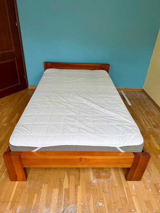 Łóżko drewniane szer. 120x200 cm + materac + ochraniacz na materac