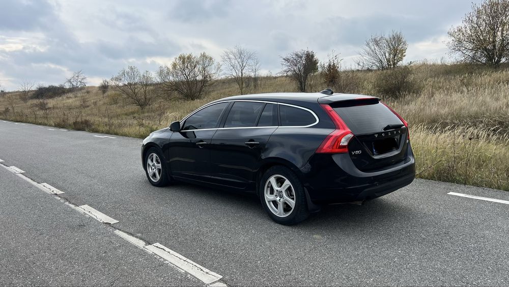 Автомобіль Volvo V60