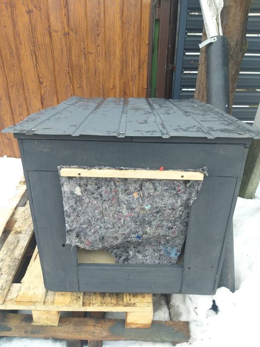 Продам собачі будки .Велика буда 1500гр.