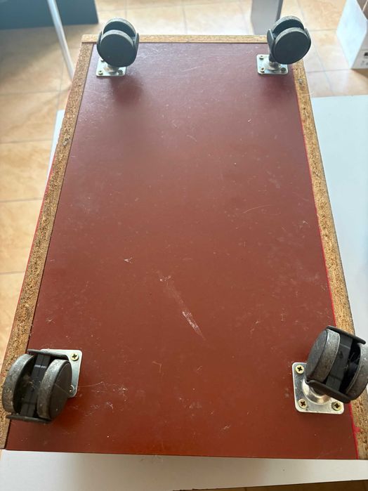 Підставка під системний блок комп'ютера