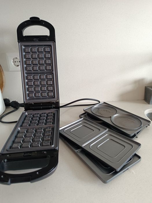 Sweetch - Sanduicheira Elétrica c/ placas removíveis