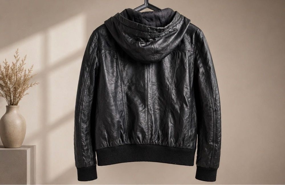 Casaco em couro Stradivarius