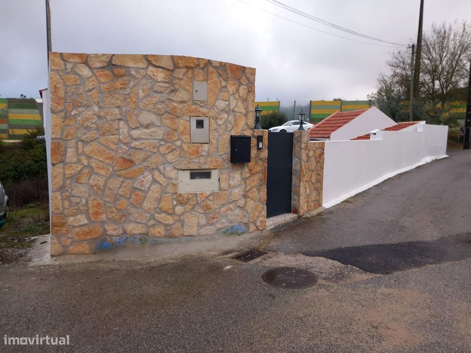 Moradia Isolada Terrea, Montachique, Lousa