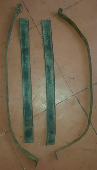 Продам запчастину хомуты бака. 40 литров. Б/У.