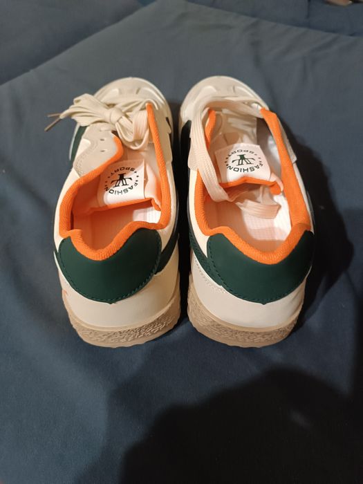 Кросівки весна осінь