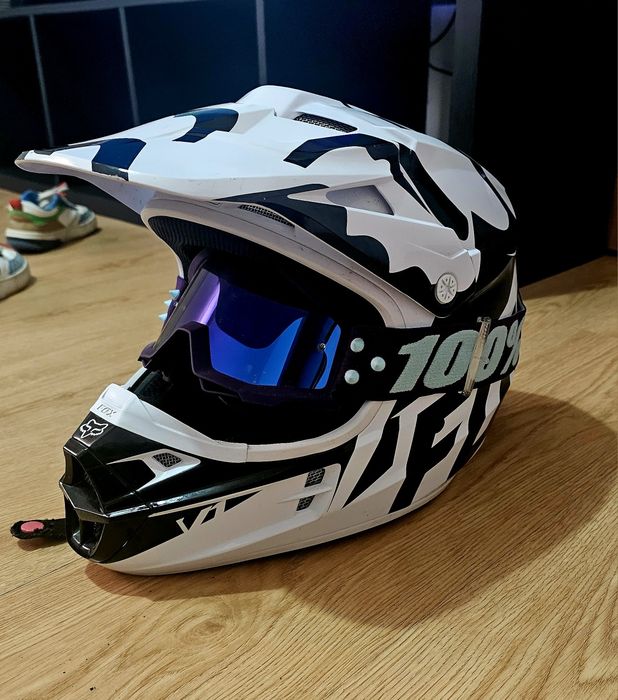 Capacete FOX practicamente novo M