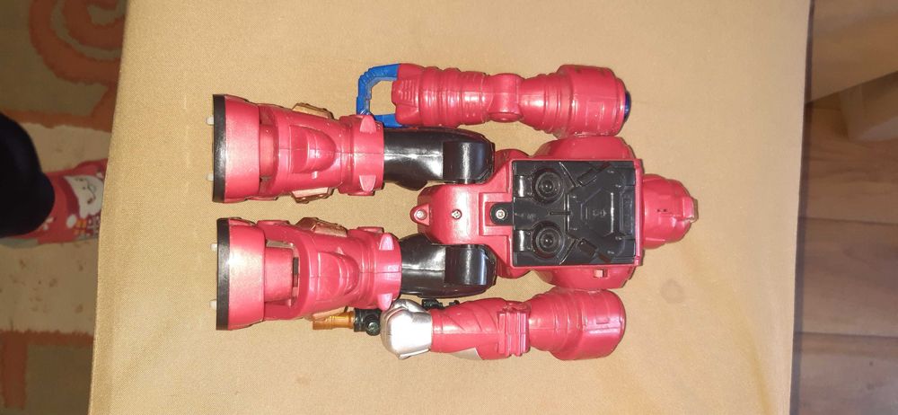 Zabawka 2 robot chodzi