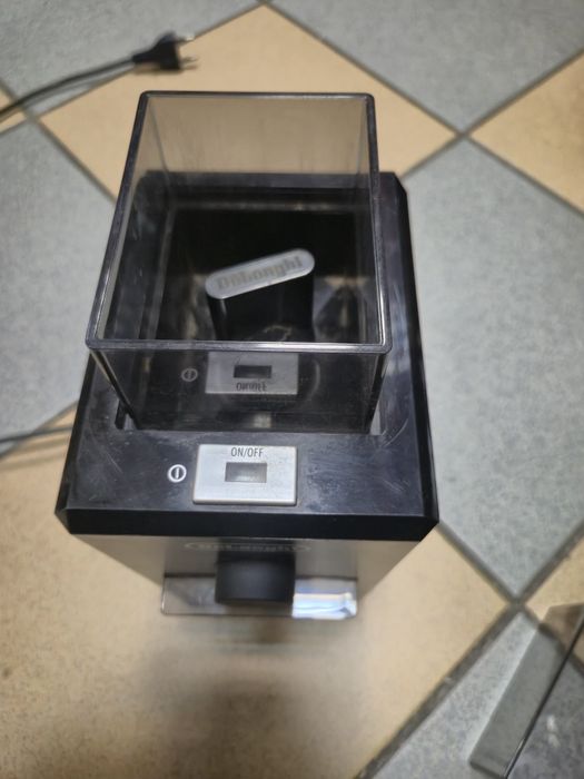 Młynek żarnowy DeLonghi