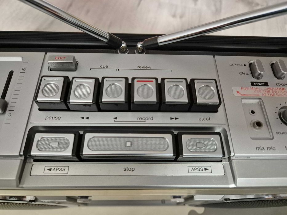 Sharp GF-9191 radiomagnetofon