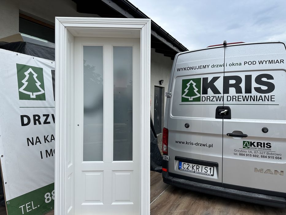 Drzwi drewniane lite sosnowe  białe z ościeżnicą kasetonową ozdobną