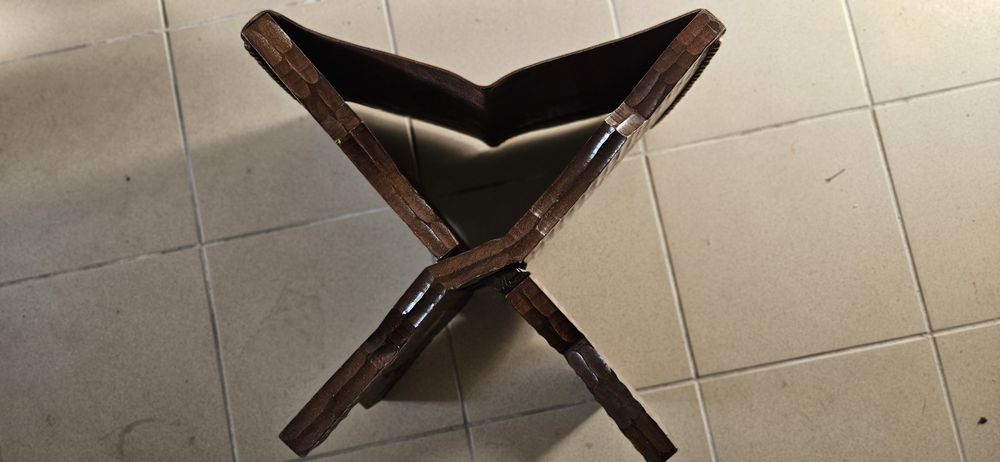 Banco de apoio de pés