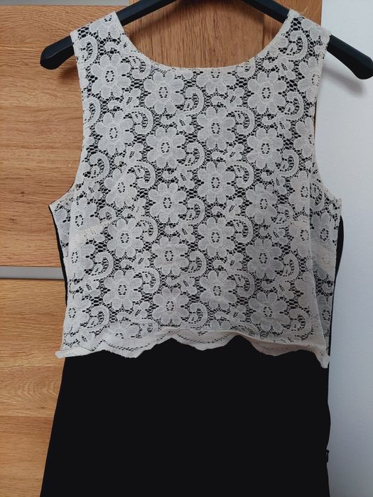 Czarna sukienka lekko rozkloszowana z koronką river island 34/36