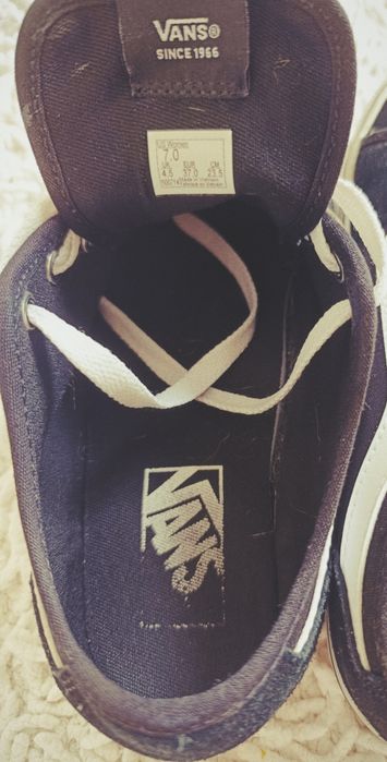 Sapatilhas Vans.
