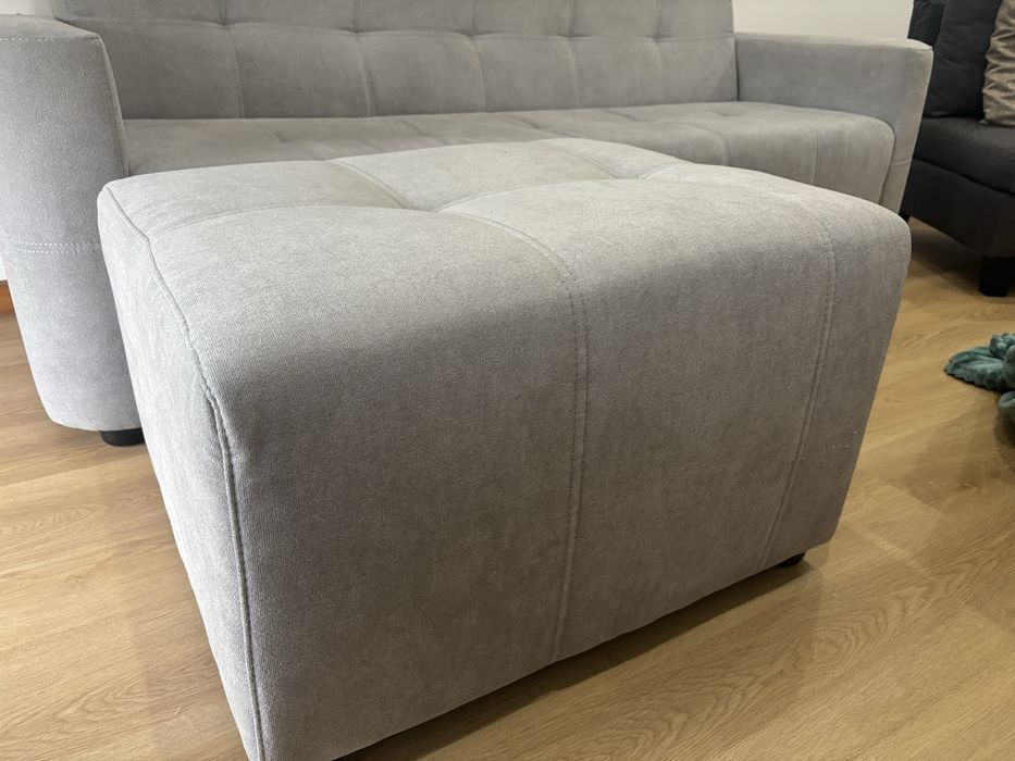 Sofá cinzento + puff – Muito bom estado