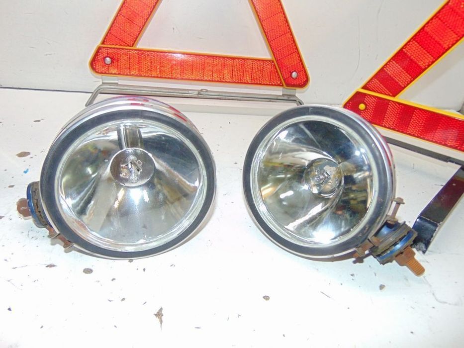 Datsun 1200 caixa do filtro de ar /Faróis suplementares/ Triangulos
