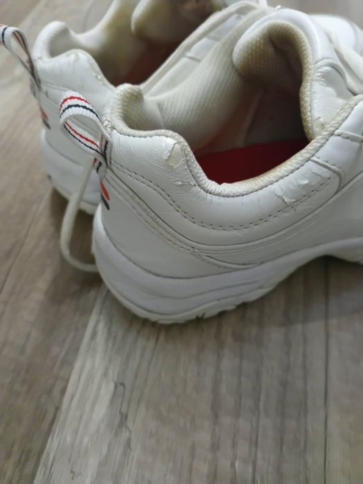 Buty damskie sportowe.