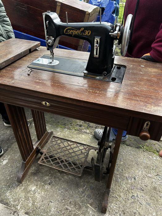 Швейна машинка вживана