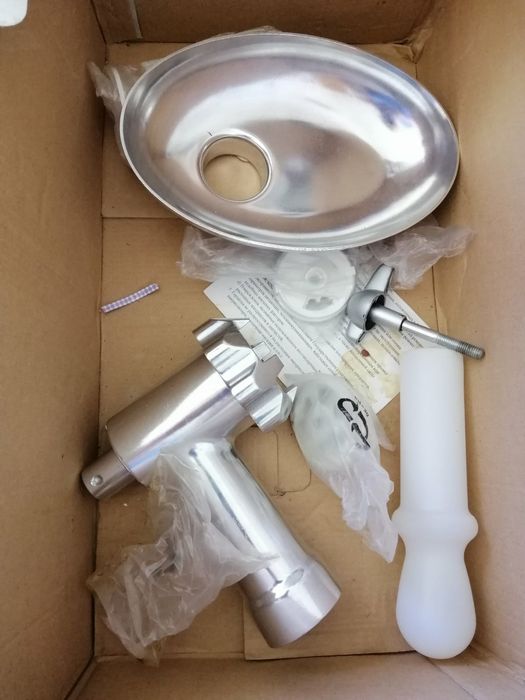 Электро мясорубка  viconte