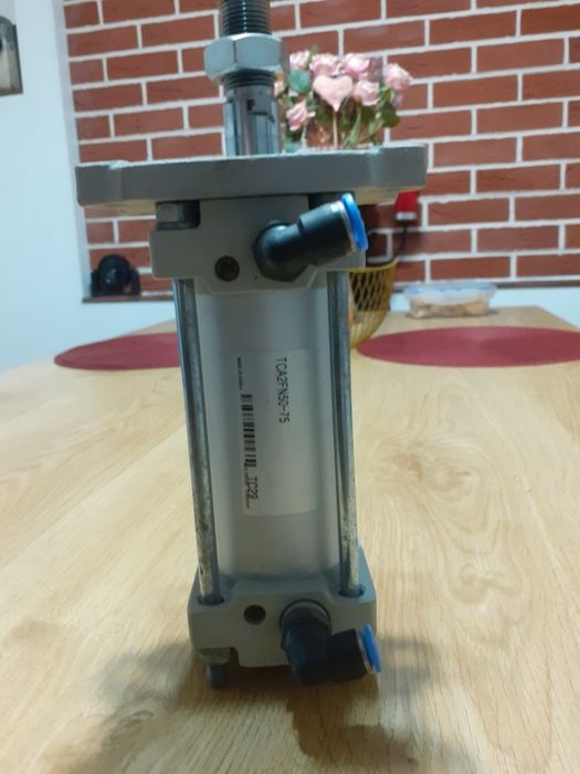 Siłownik pneumatyczny