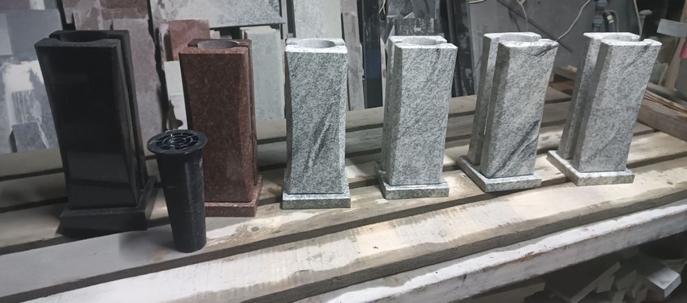 Ваза лампадка гранітна, квадратна на пам'ятник