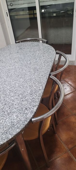 Conjunto mesa de granito e 6 cadeiras