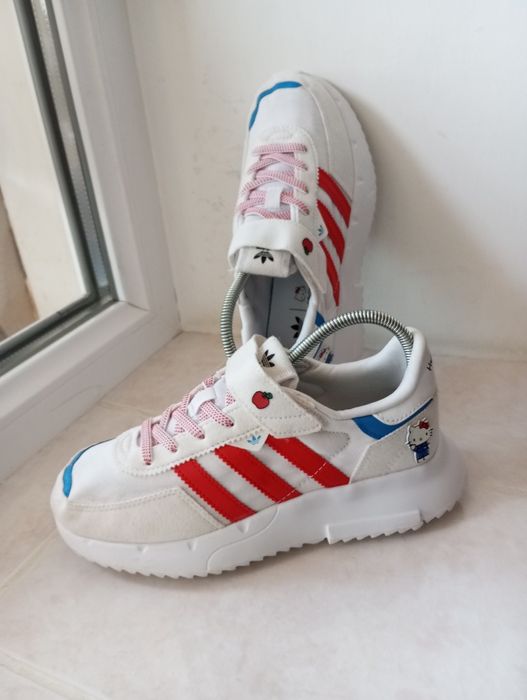 Стильні кросівки бренду Adidas Hello Kitty Retropy Running Made in Indonesia  UK  2,5  EUR  35