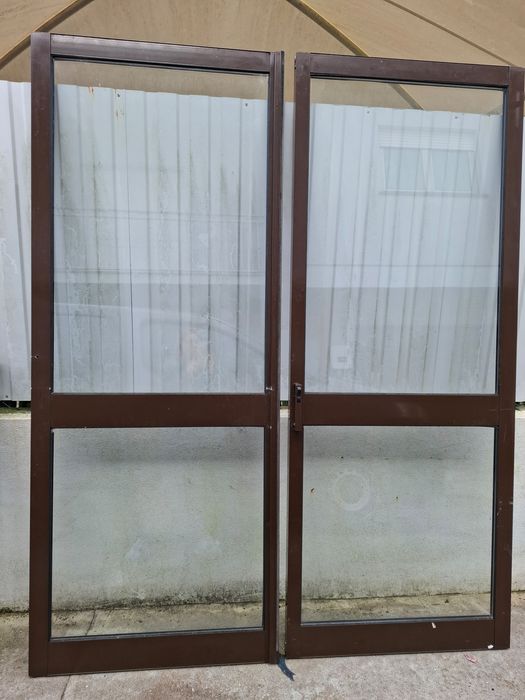 Vendo janelas em alumínio e vidro duplo..