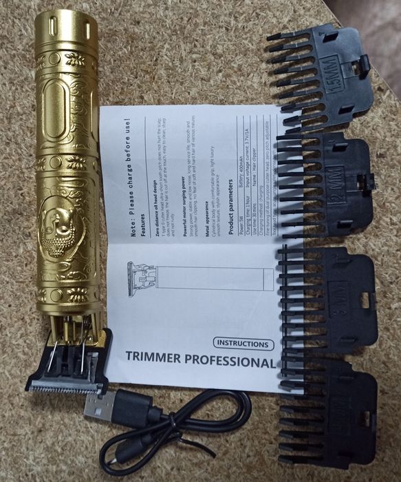 Машинка-тример для стрижки.