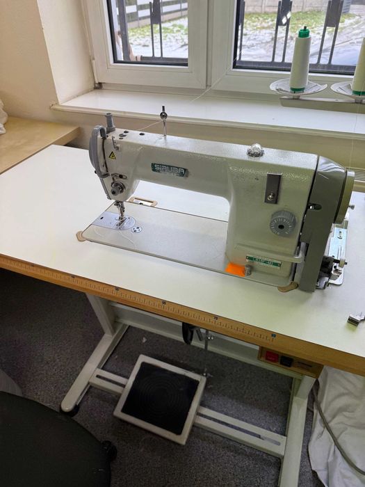 Maszyna stebnówka przemysłowa Siruba na 240 V