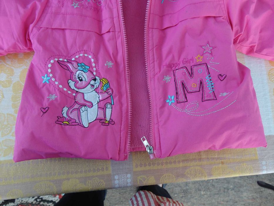 Дитяча (дівчача) рожева курточкаНа 2-3 роки.