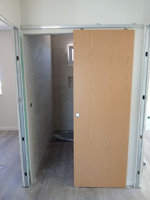 Serviços de carpintaria diversa e persianas