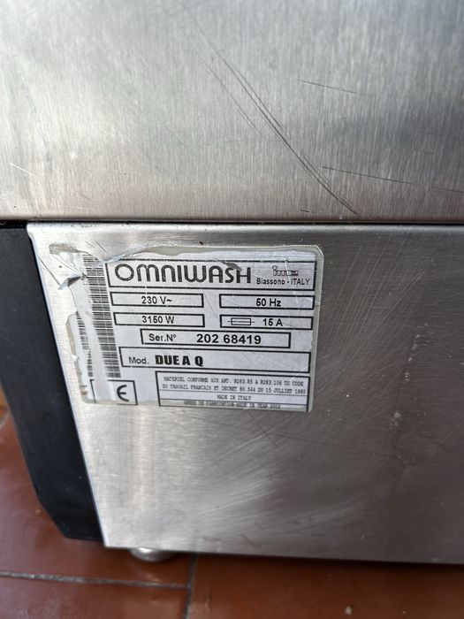 Máquina profissional de lavar copos – Omniwash DUE A-Q