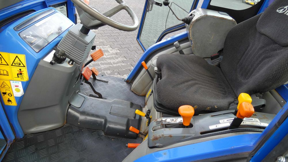 Zestaw zimowy Traktorek ISEKI TH 4290 AHL 4x4 Pług (221101.4) - Baras