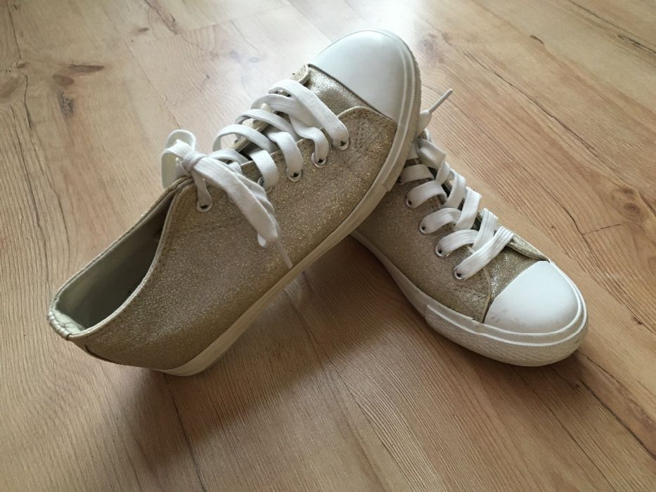 Sprzedam modne damskie trampki