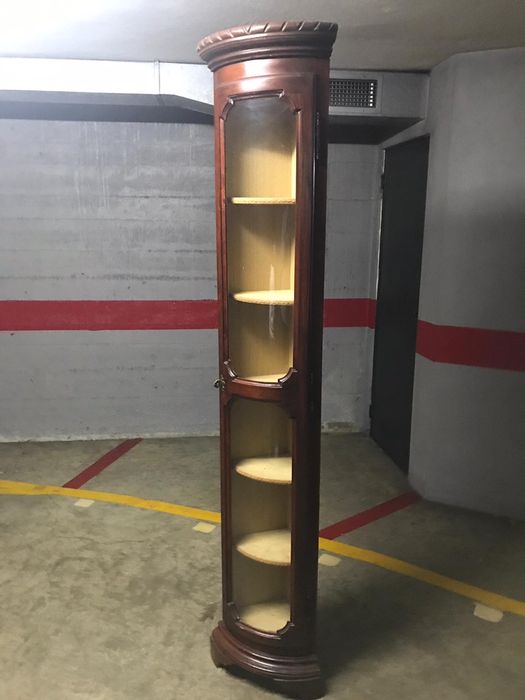 Armario de canto antigo