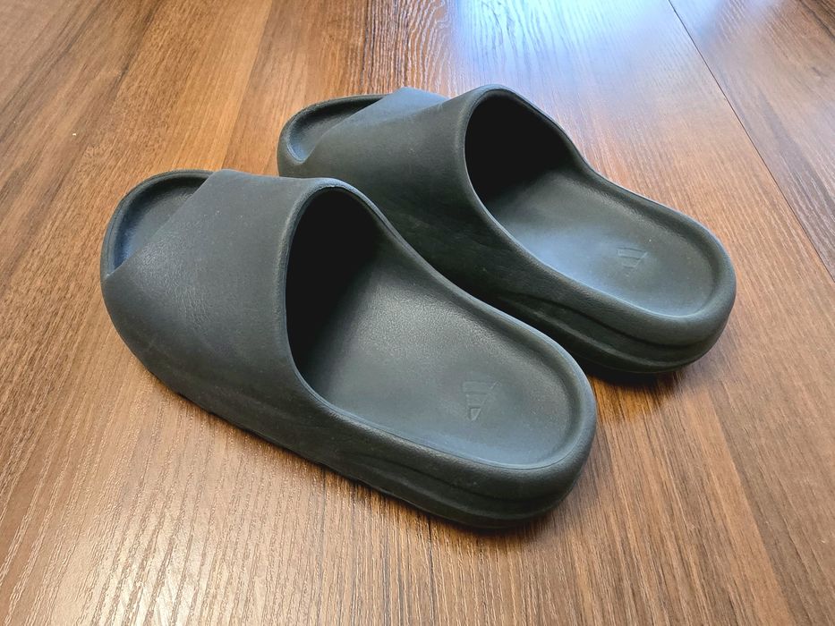 Sprzedam Klapki Yeezy Slide rozmiar 38/39